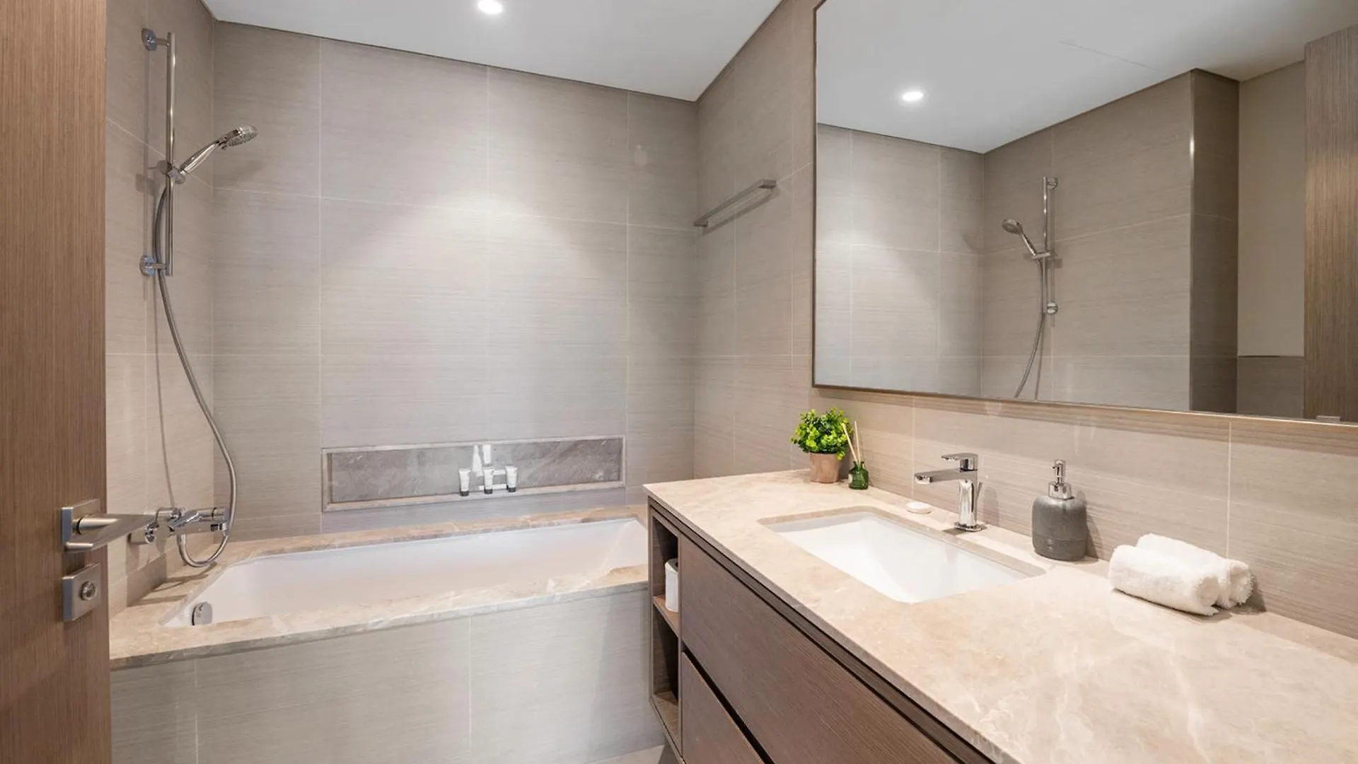 Grande Signature By Emaar - New Luxury 2Br W Panoramic Burj Khalifa & Fountain Show Views Dubai